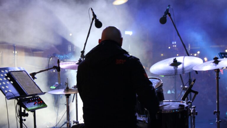 Batería sobre el escenario: Nuevos conciertos a la venta en Sevilla (semana del 26 de agosto)