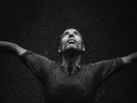 Israel Galván - Bolero de blanco y negro (Bienal de Flamenco)