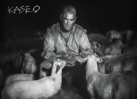Kase.O – Camisa de Fuerza